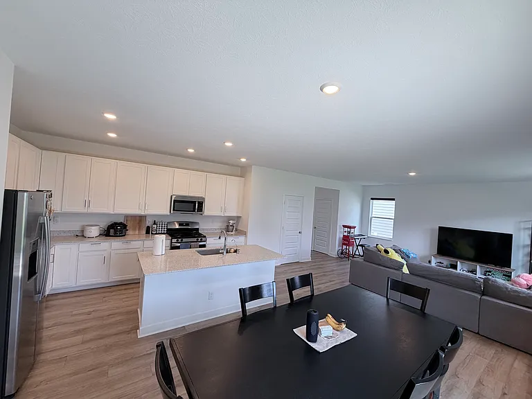 2137 Egbert Rd — Photo 11