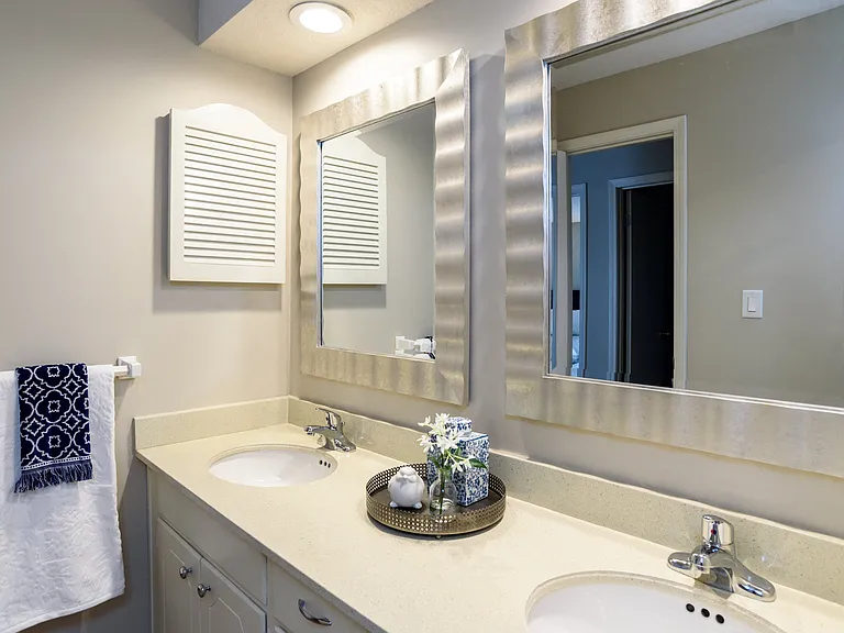 Kendallwood Apartments — Photo 22