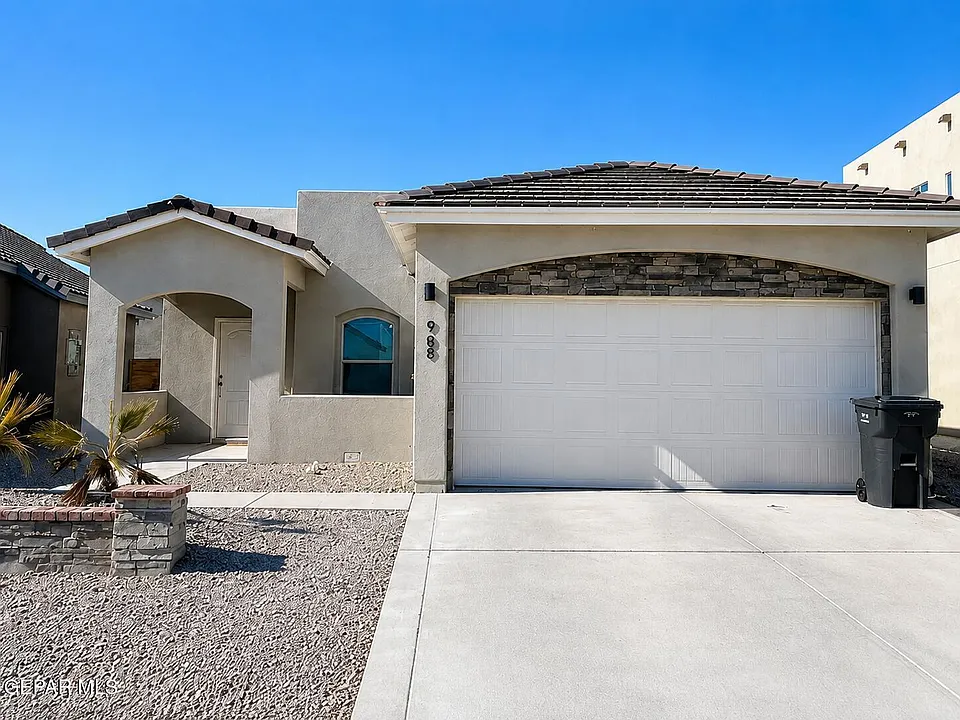 909 Malven Pl