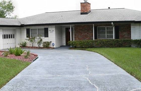 1st image of 2800 Oak Ln