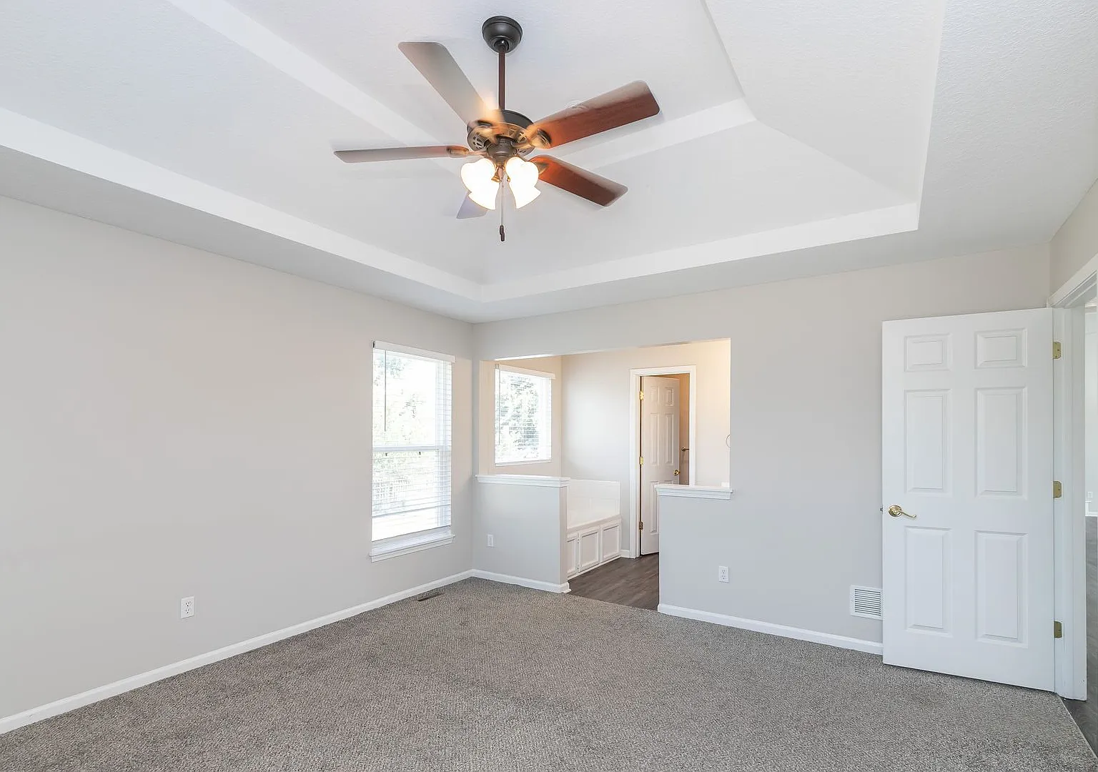 Home in Raymore 4 Bed 2 Baths — Photo 3
