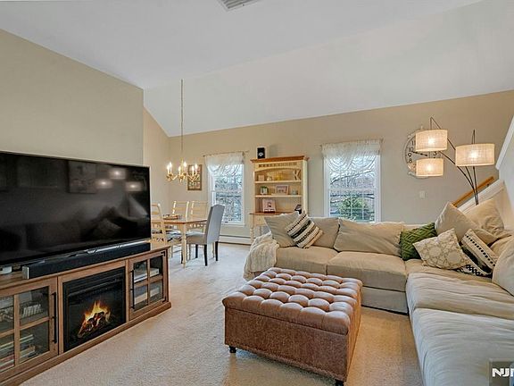 4th image of 7 S Maple Ave #7B