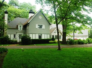 21 Southwoods Rd, Woodbury, NY 11797