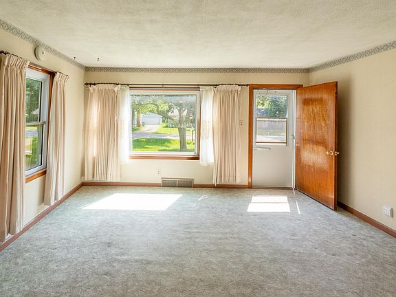 4th image of 124 Hansen Dr