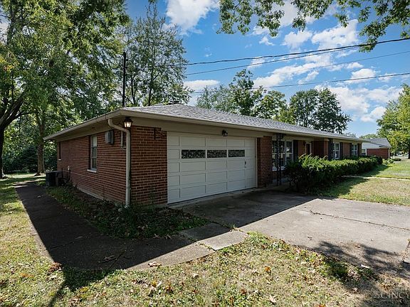 3rd image of 3775 Moorhill Dr