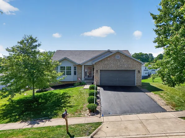 313 Weatherburn Dr, Pataskala, OH 43062