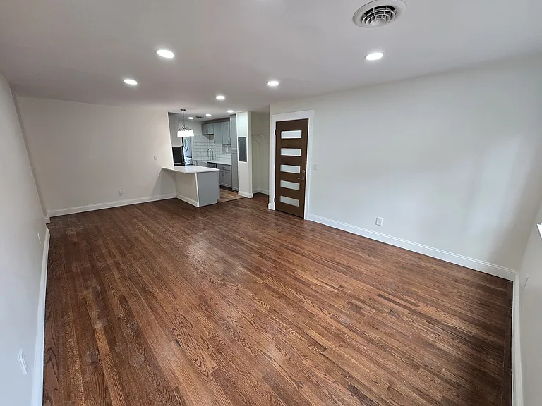 6305 Englewood Ave #4 — Photo 8