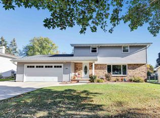 1282 Ponderosa Ave, Green Bay, WI 54313