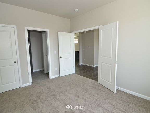 2nd image of 3019 Louise Street W