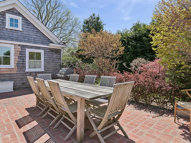 87 Pantigo Rd — Photo 36