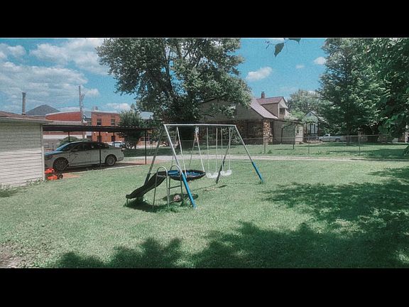 5th image of 534 Ozark St
