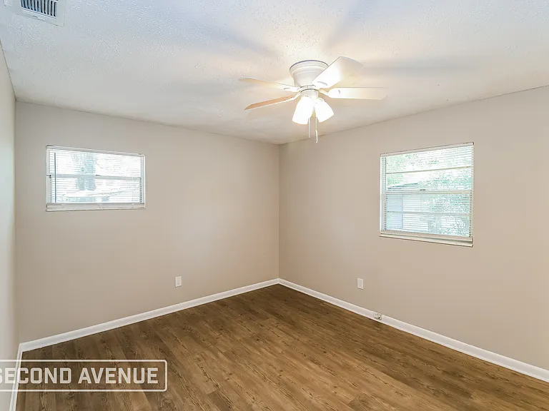 2939 W 4th St — Photo 11