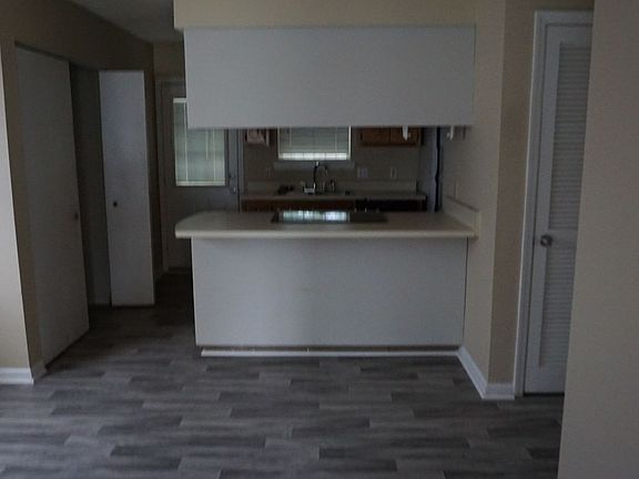 4th image of 225 Blue Pool Dr
