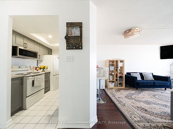 4th image of 1470 Midland Ave #1609