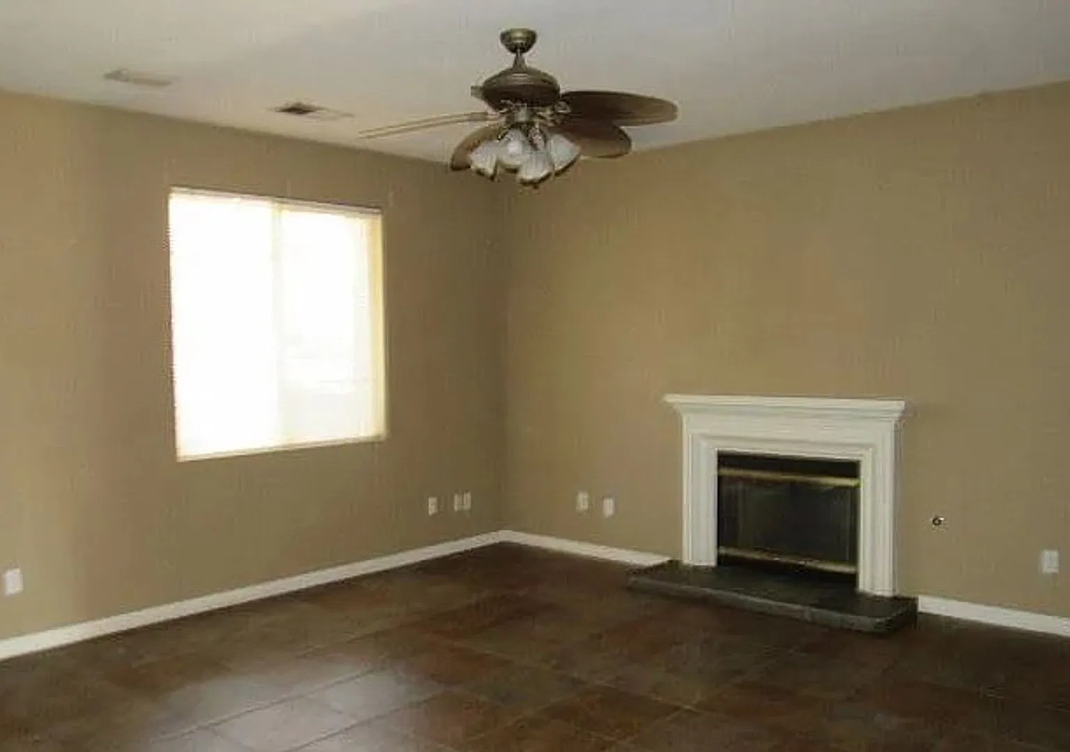 1867 la Cell Ave 2 Bedroom 2 Bath- Tulare — Photo 3