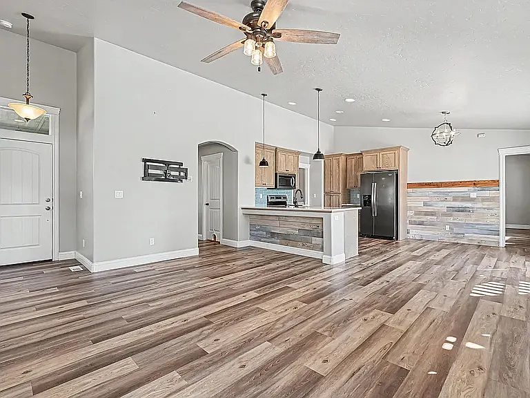 3 bed, 1120 sqft, $3,713 — Photo 2