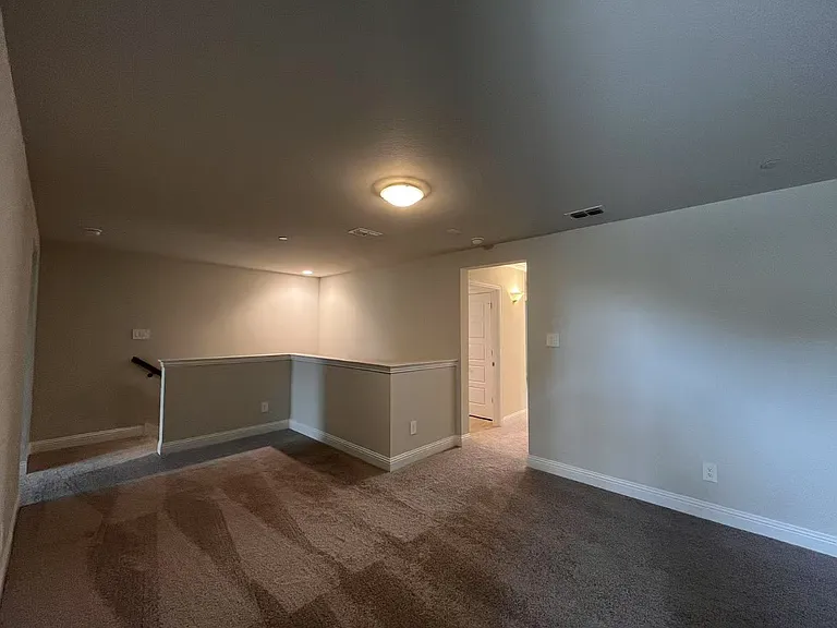 633 Sandiford Ct — Photo 17