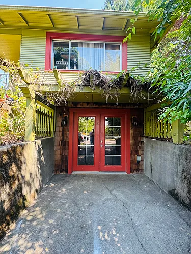 2413 SE Taggart St #BASEMENT Photo 1