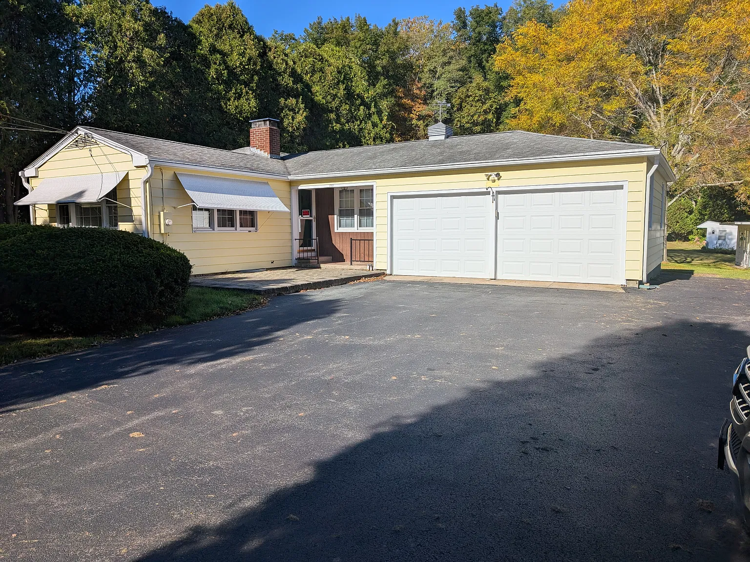 3 bed, 1338 sqft, $3,400 — Photo 2