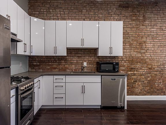 4th image of 206 Calyer St #1