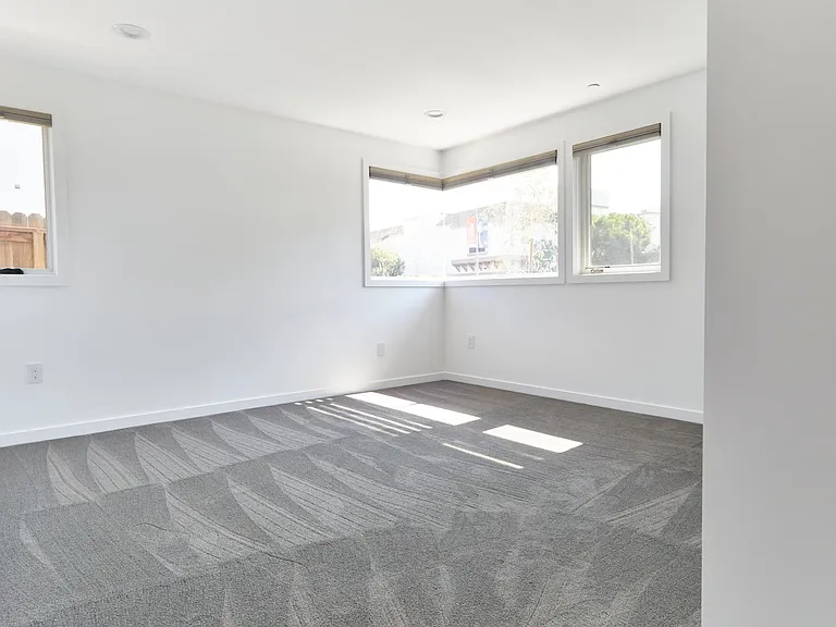 321 Rose Ave #1 — Photo 25