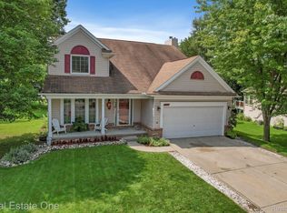 2432 Forest Hills Dr, Orion, MI