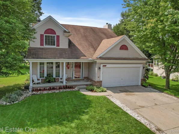 2432 Forest Hills Dr, Orion, MI 48359