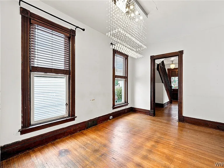 304 W Delavan Ave — Photo 8