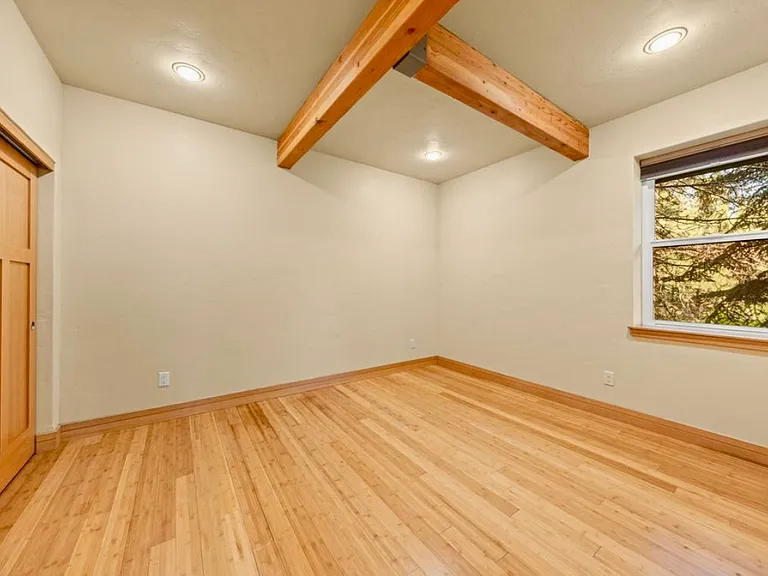 1696 SW Knoll Ave #2 — Photo 5