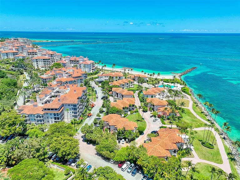 19144 Fisher Island Dr #19144 — Photo 36