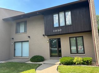 1050 Holbrook Rd APT B, Homewood, IL 60430