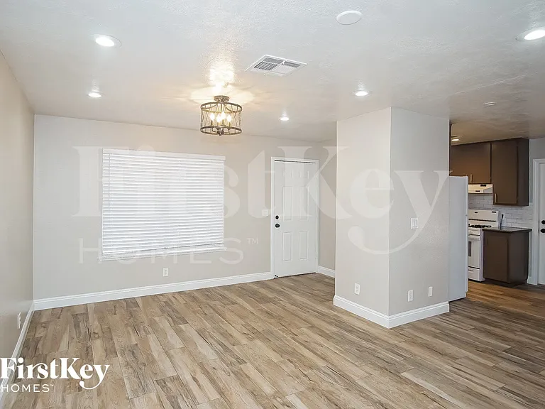 227 Autumn Ct — Photo 4