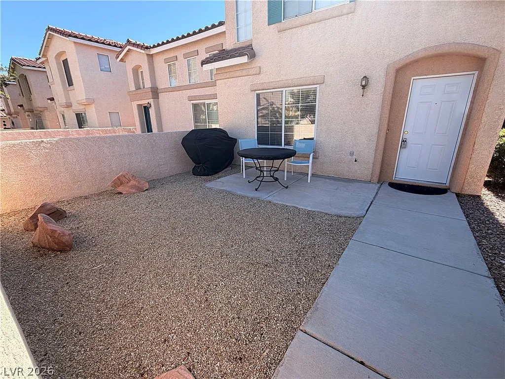 3 bed, 2.0 bath, 1376 sqft, $2,150 — Photo 3