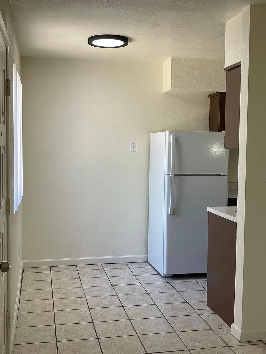 Dining Area - 1331 E Vista Ave #3