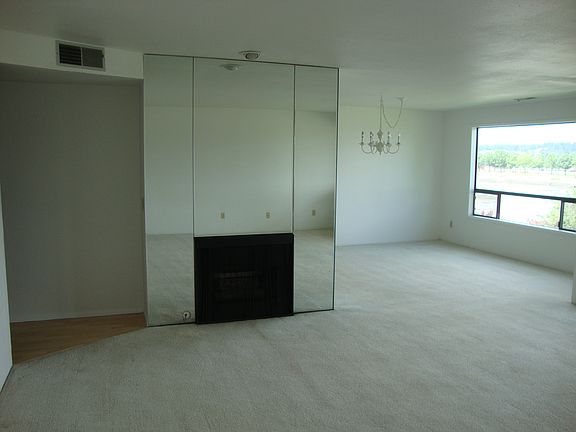 3rd image of 904 E Bay Dr NE #B202