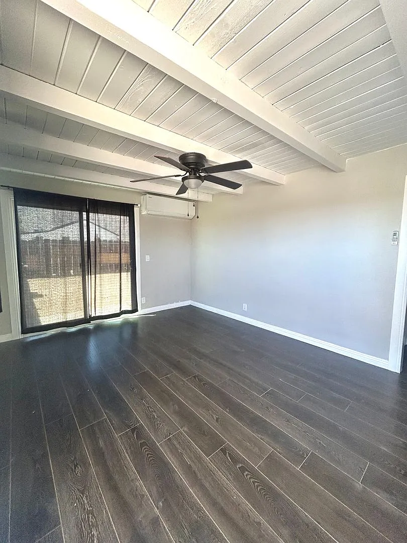 Newly Renovated 2 Bedroom 1 Bathroom Home — Photo 4