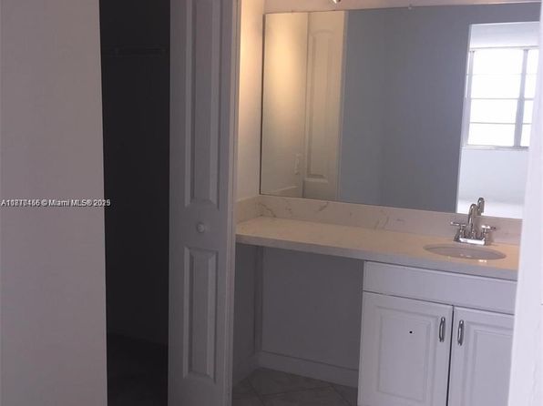 2025 NE 164th St APT 516