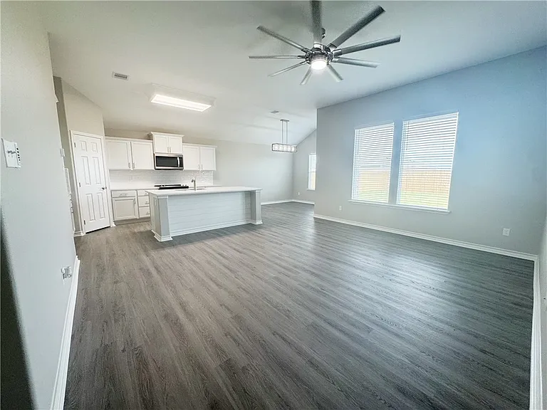 1258 Thames Chase Dr — Photo 3