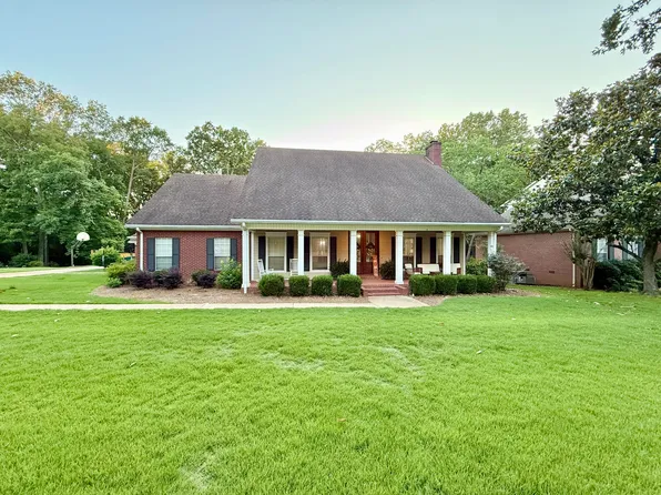 2330 Oak Leigh Dr, Tupelo, MS 38801