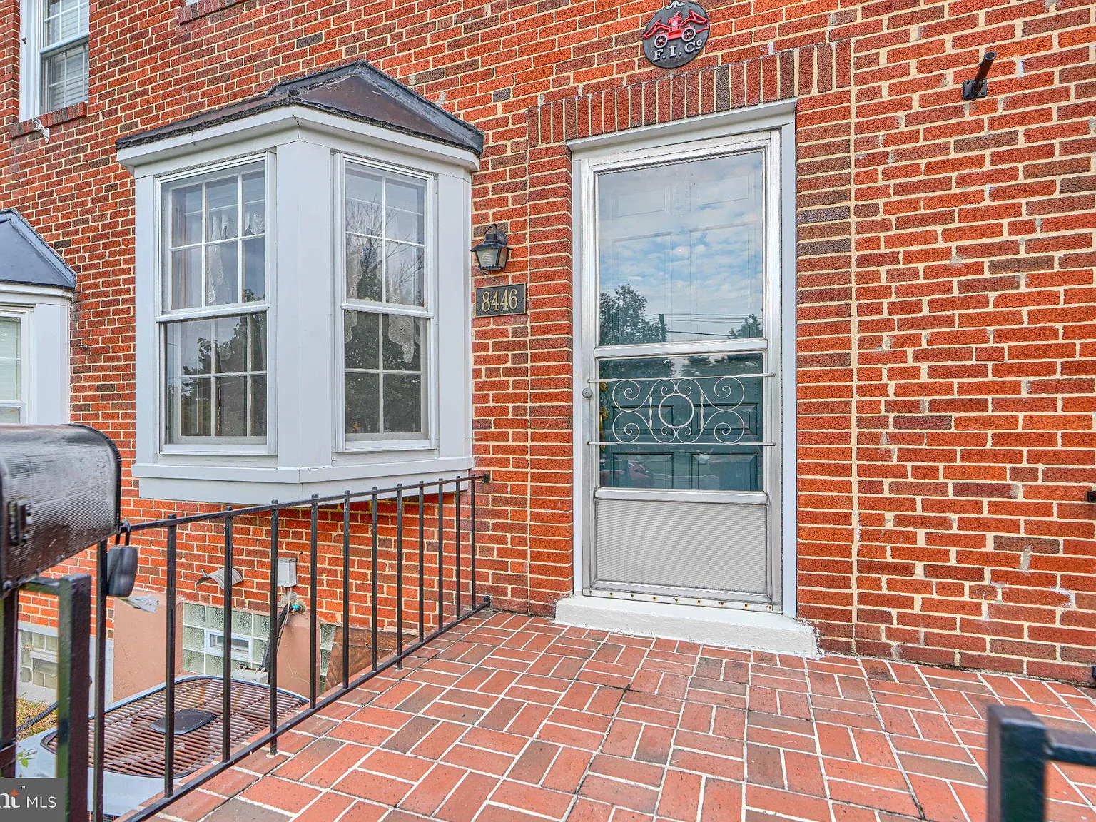 3 bed, 1.5 bath, 1350 sqft, $2,200 — Photo 4
