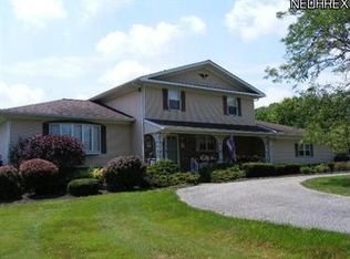 8589 Camelot Dr, Chesterland, OH 44026