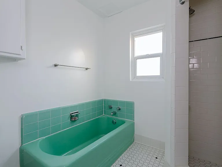 488 E Washington Blvd — Photo 19