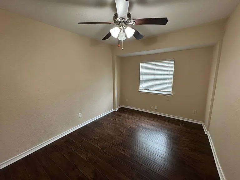 2729 Proctor Ave — Photo 8