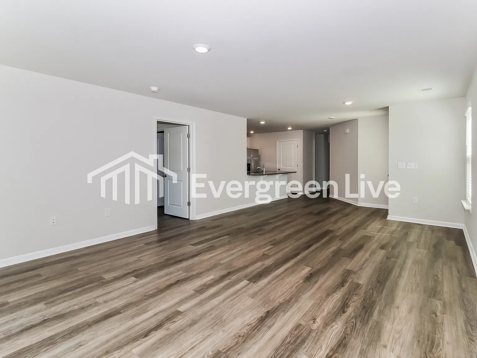 4 bed, 2.0 bath, 1597 sqft, $1,795 — Photo 2