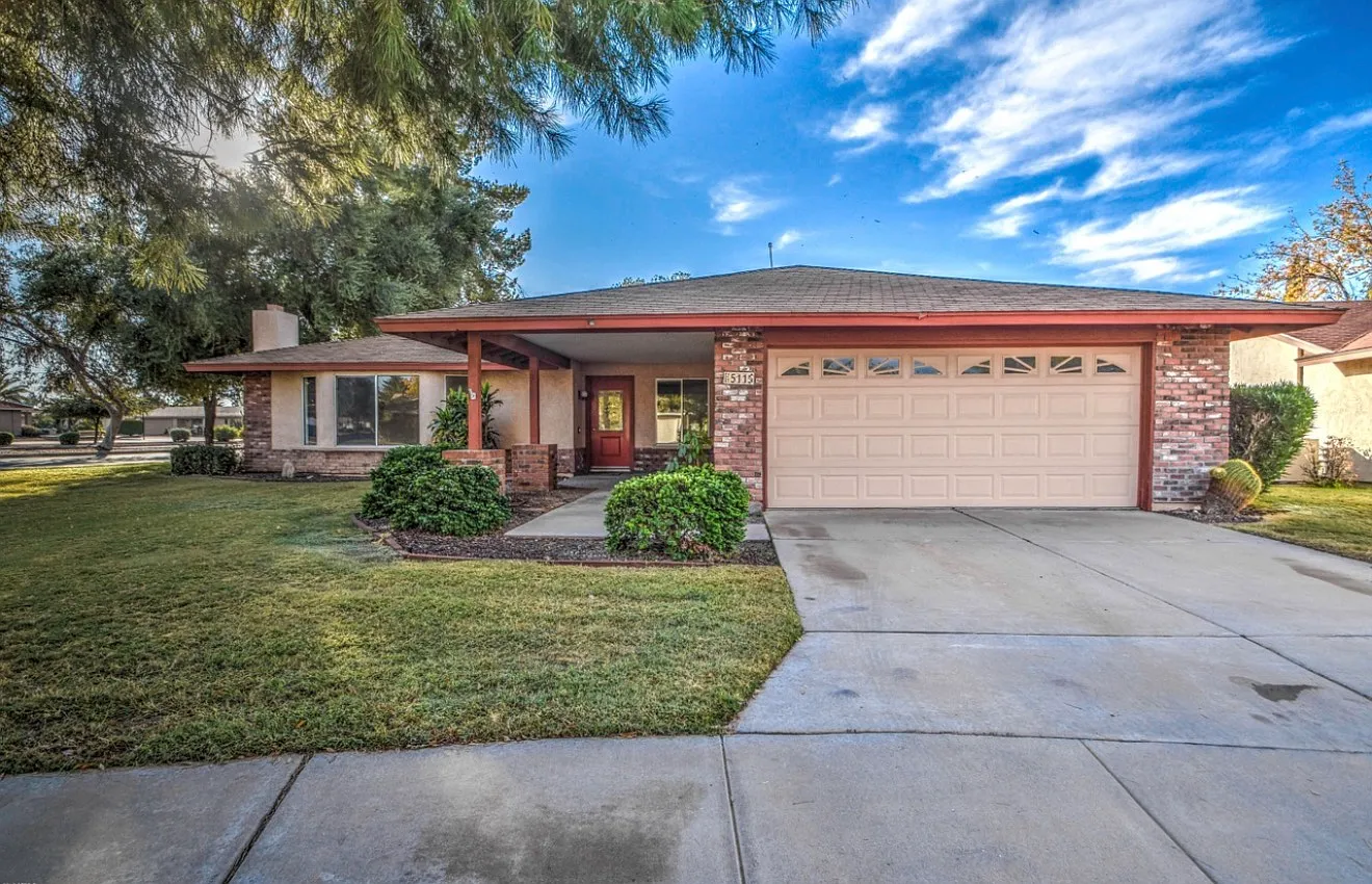 3 bed, 2300 sqft, $2,800 — Photo 1