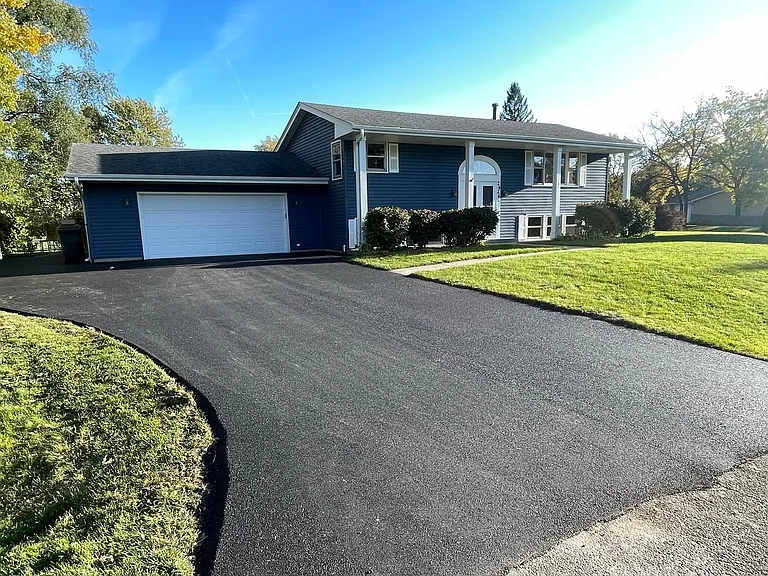 2426 Highland Cir — Photo 2