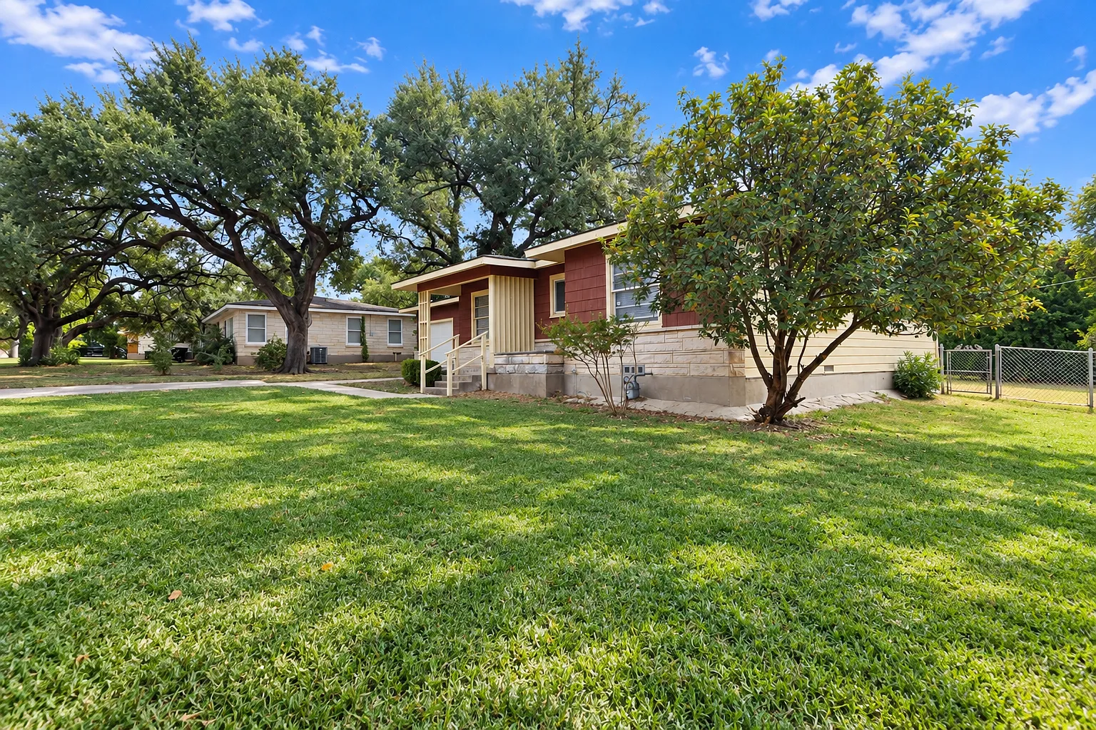 1417 Live Oak, Temple — Photo 3