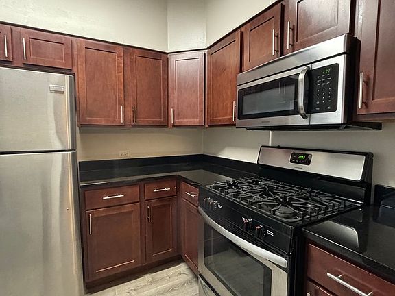 4th image of 800 Michigan Ave #810-2L