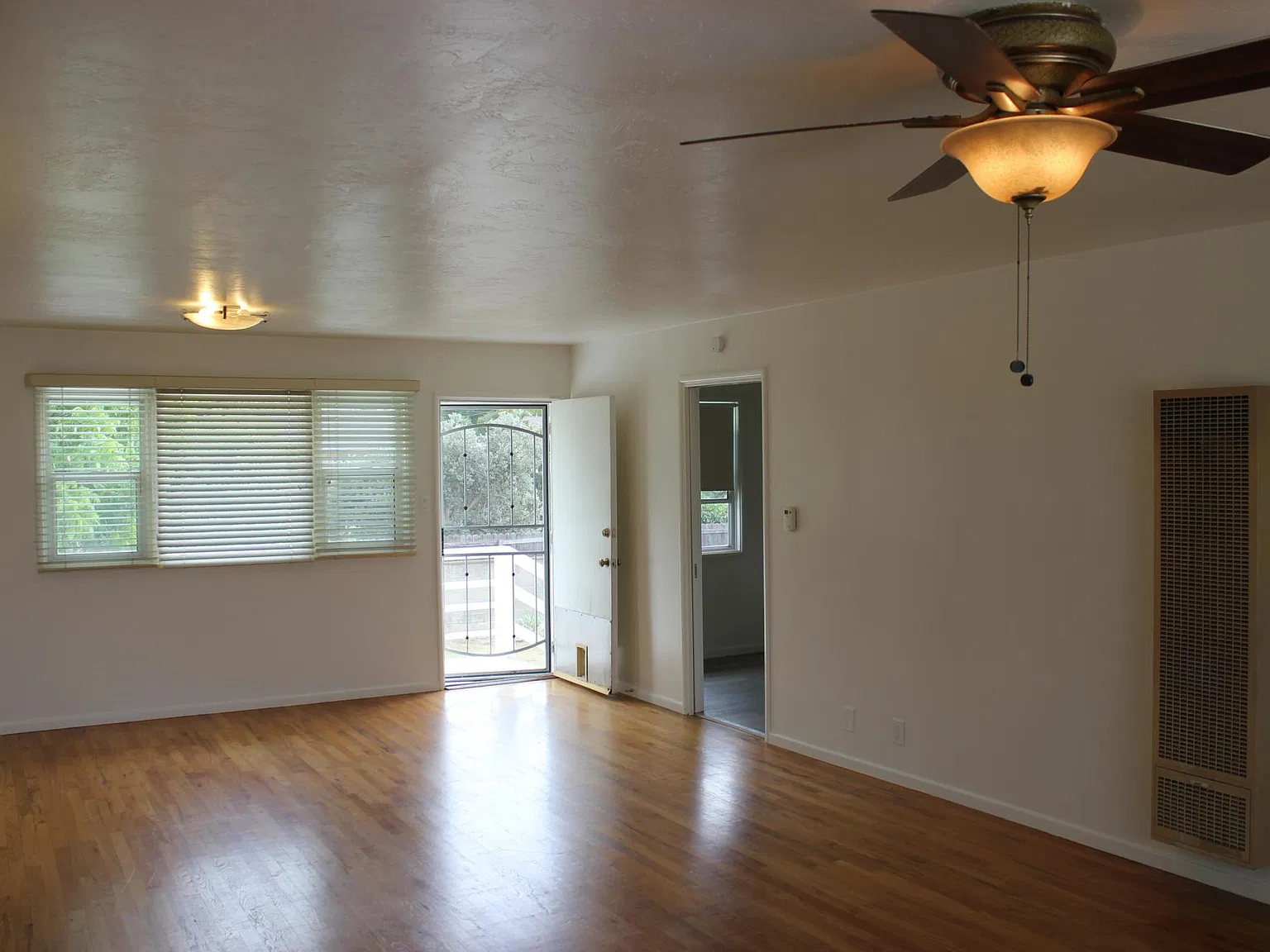 1 bed, 900 sqft, $1,995 — Photo 2
