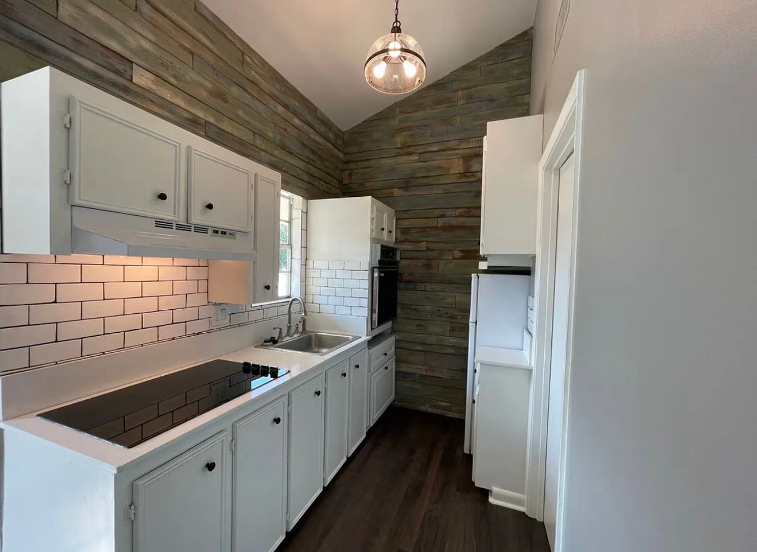 206 Challenger Street — Photo 3